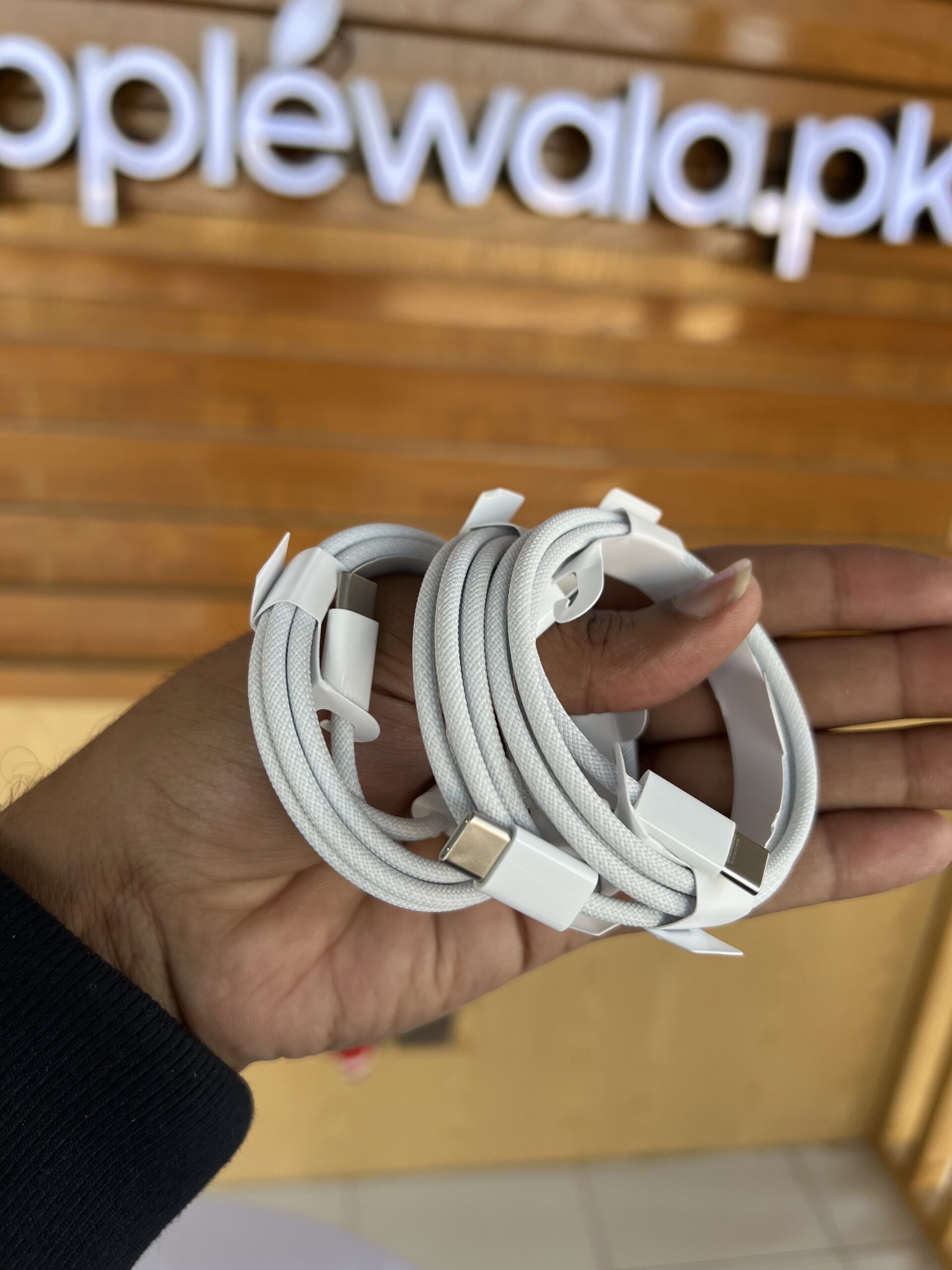 Apple Type-C-C Charge Cable (1M Braided) - Image 4